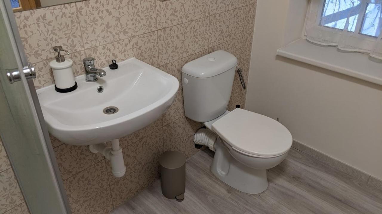 Chalupa u rybníka Střehom Dolní Bousov Exterior foto