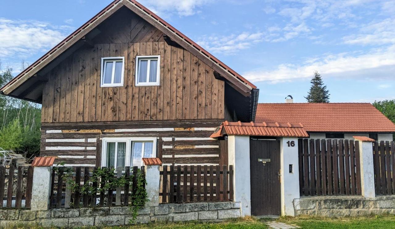 Chalupa u rybníka Střehom Dolní Bousov Exterior foto