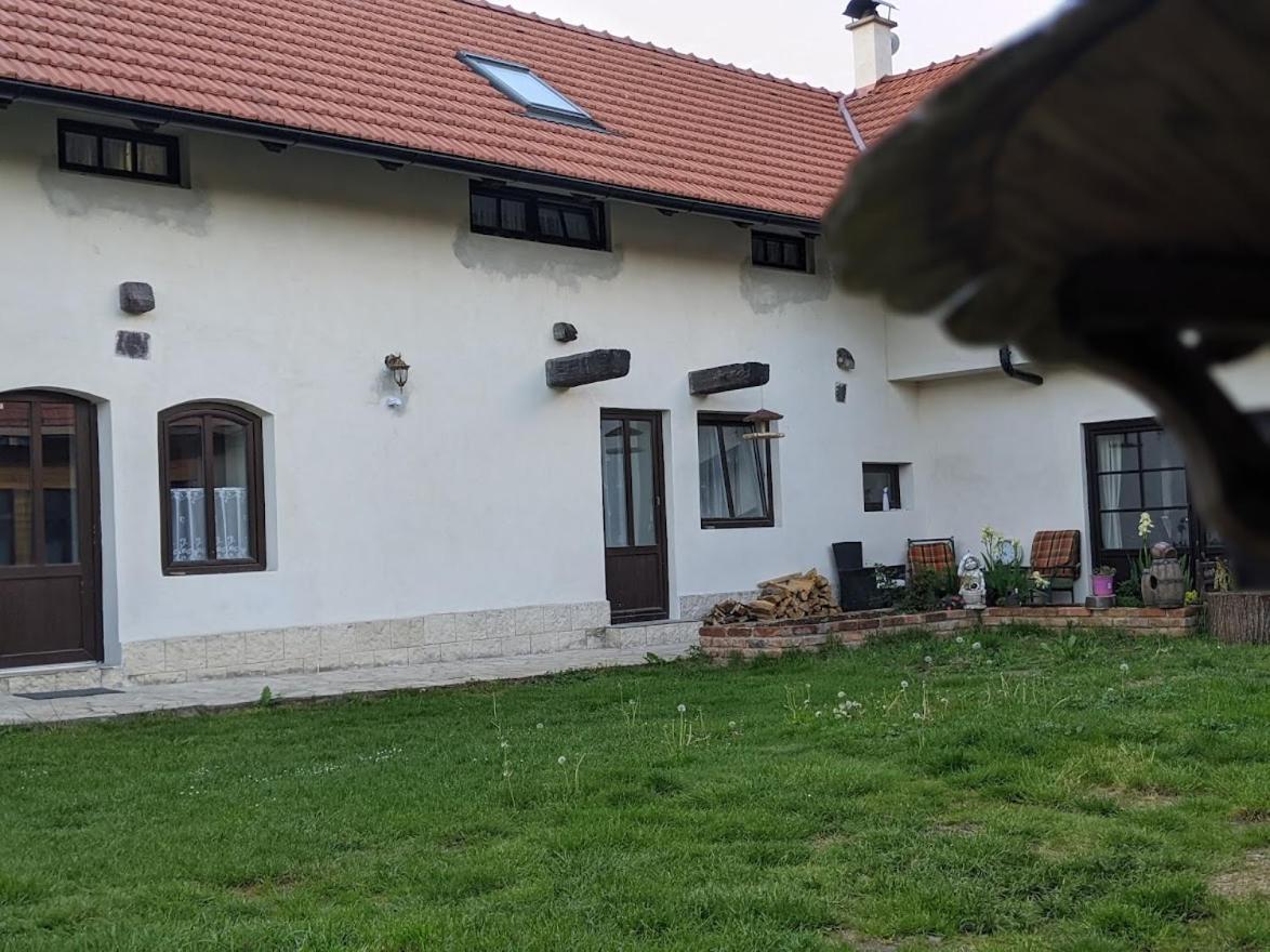 Chalupa u rybníka Střehom Dolní Bousov Exterior foto