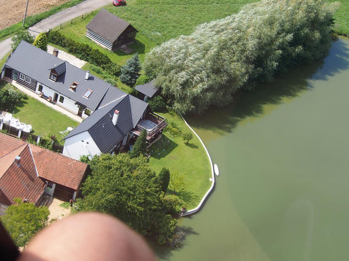 Chalupa u rybníka Střehom Dolní Bousov Exterior foto